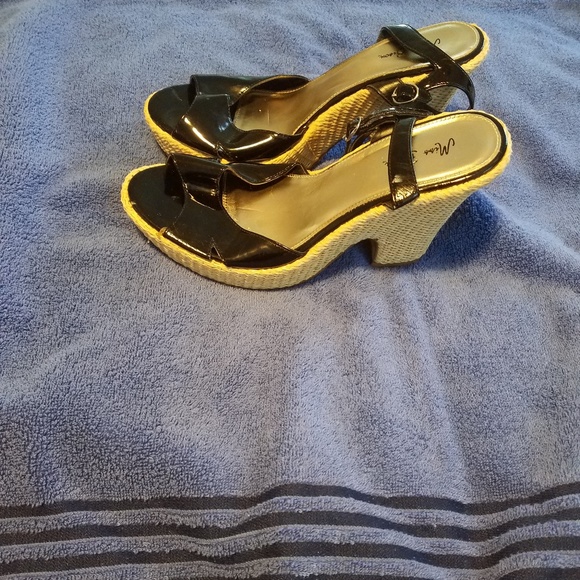 Black sandals - Picture 2 of 3